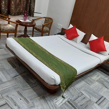 City Palace Hotel होटल सिटी पैलेस Nashik Buitenkant foto