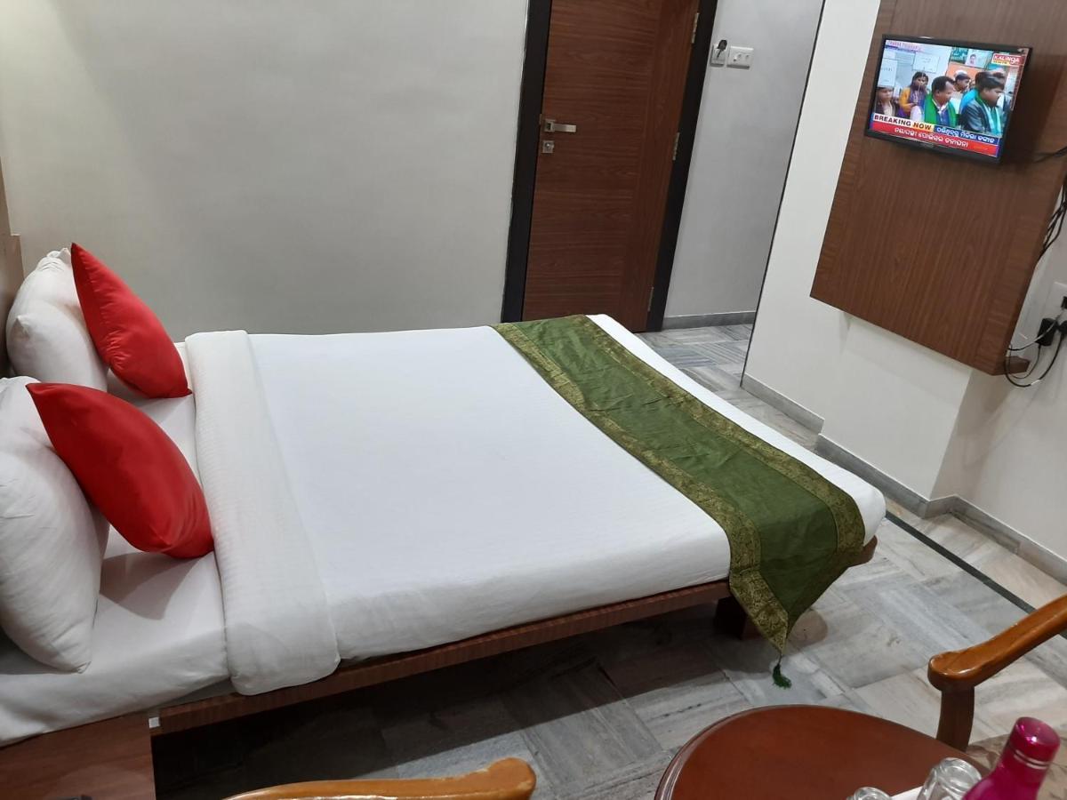 City Palace Hotel होटल सिटी पैलेस Nashik Buitenkant foto