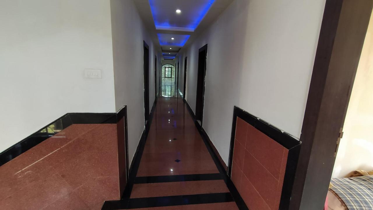 City Palace Hotel होटल सिटी पैलेस Nashik Buitenkant foto