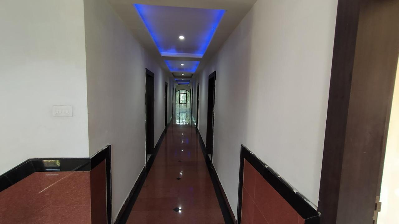 City Palace Hotel होटल सिटी पैलेस Nashik Buitenkant foto
