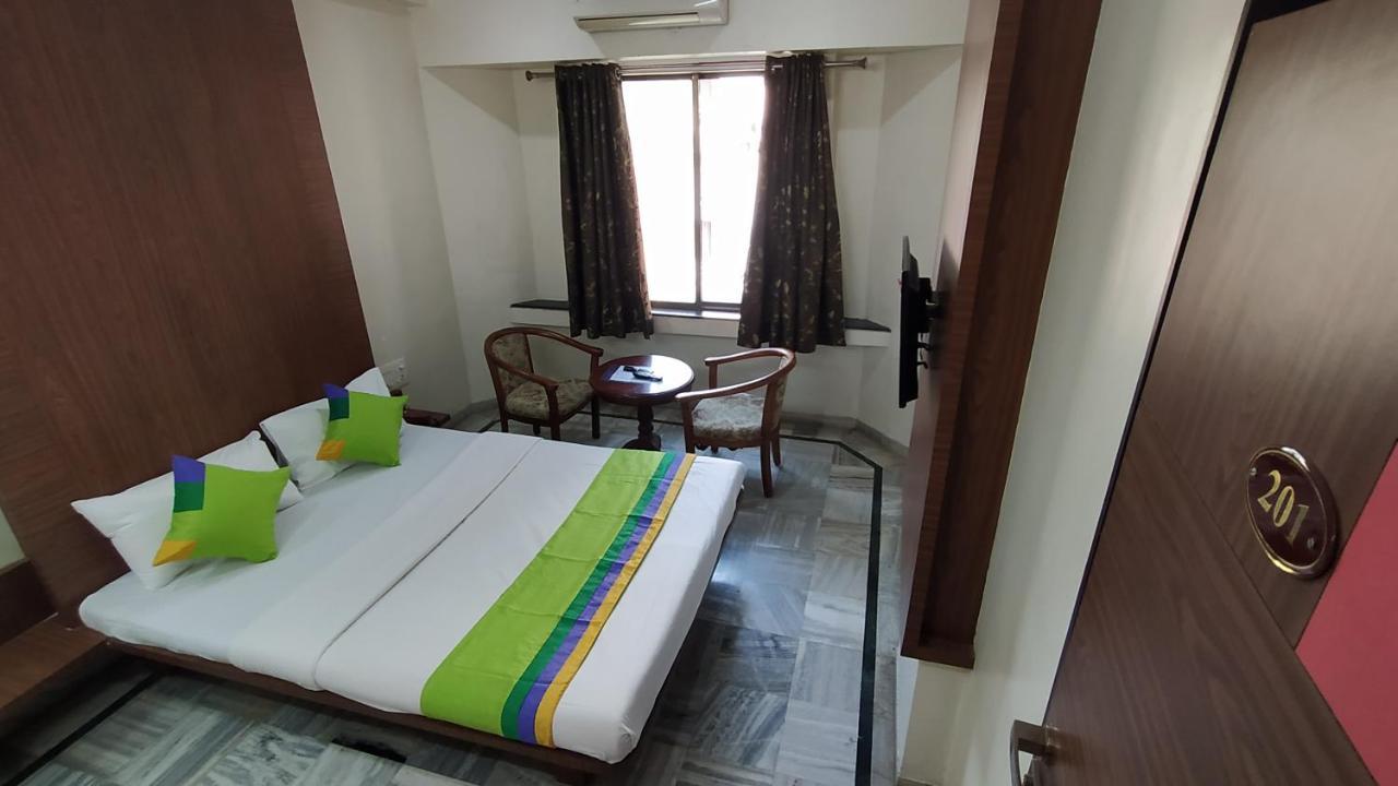 City Palace Hotel होटल सिटी पैलेस Nashik Buitenkant foto