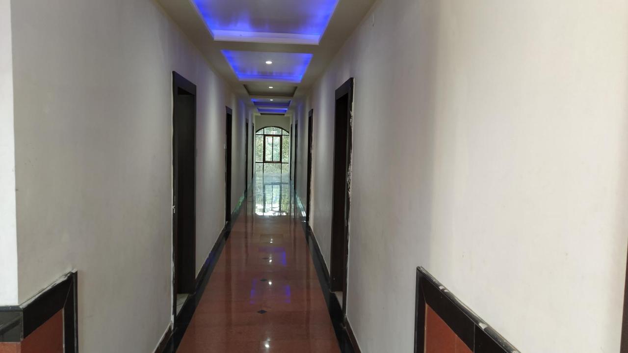 City Palace Hotel होटल सिटी पैलेस Nashik Buitenkant foto