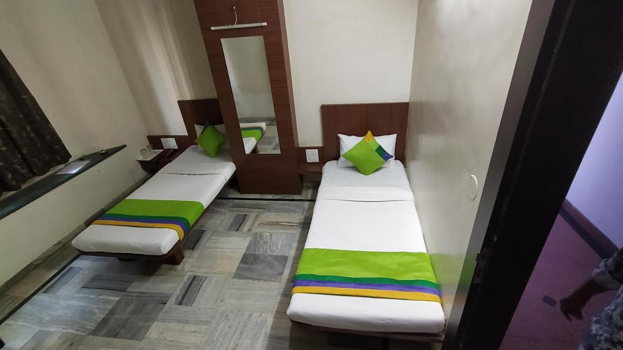 City Palace Hotel होटल सिटी पैलेस Nashik Buitenkant foto
