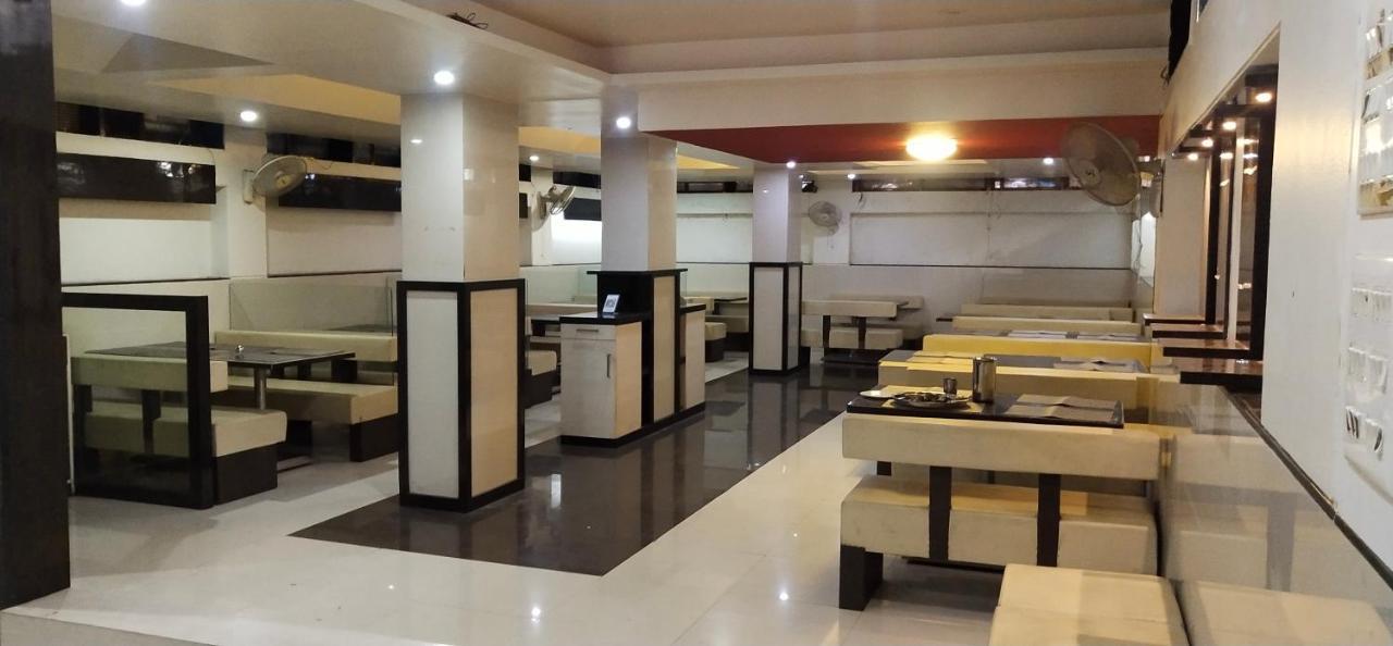 City Palace Hotel होटल सिटी पैलेस Nashik Buitenkant foto