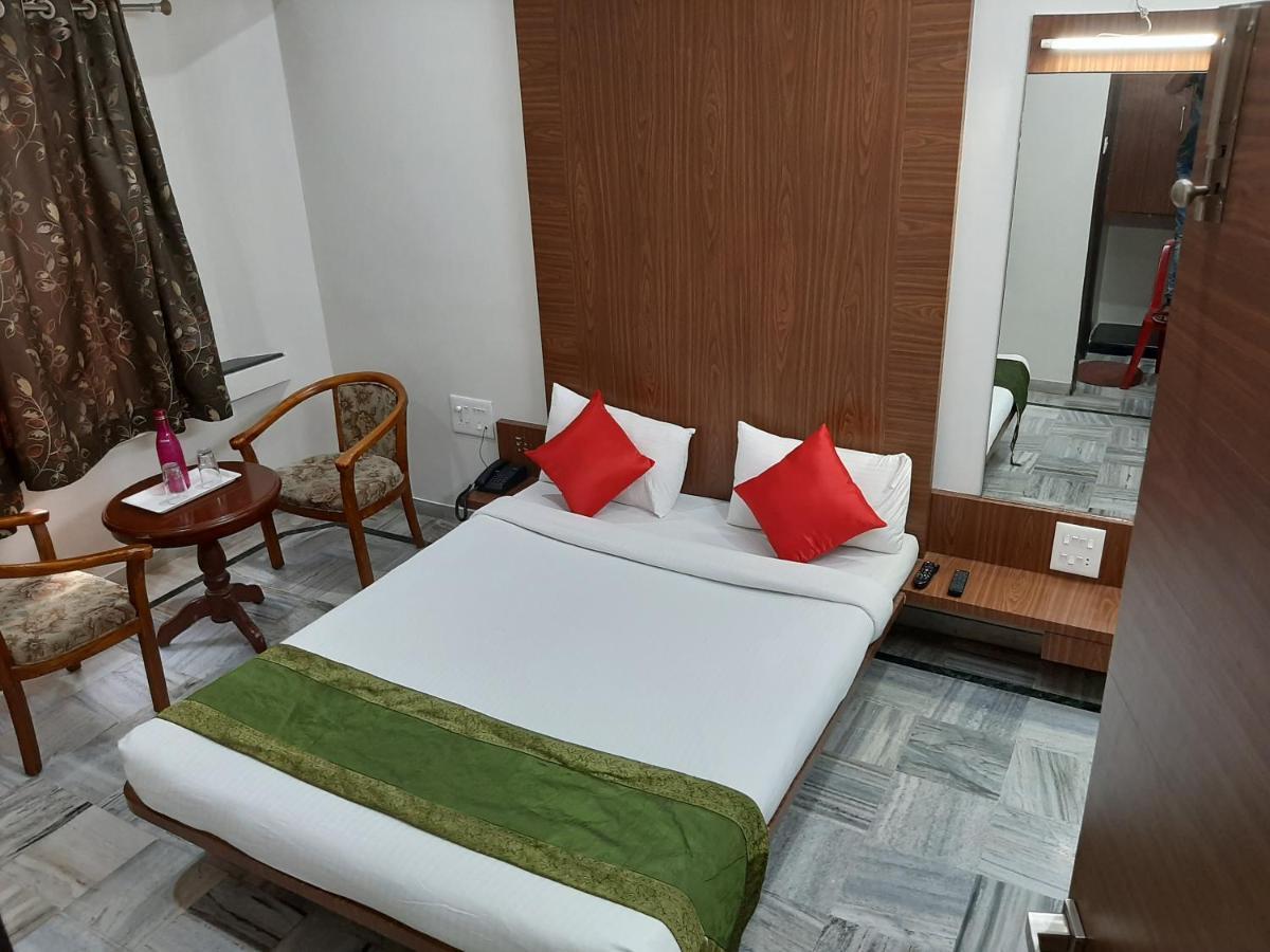 City Palace Hotel होटल सिटी पैलेस Nashik Buitenkant foto