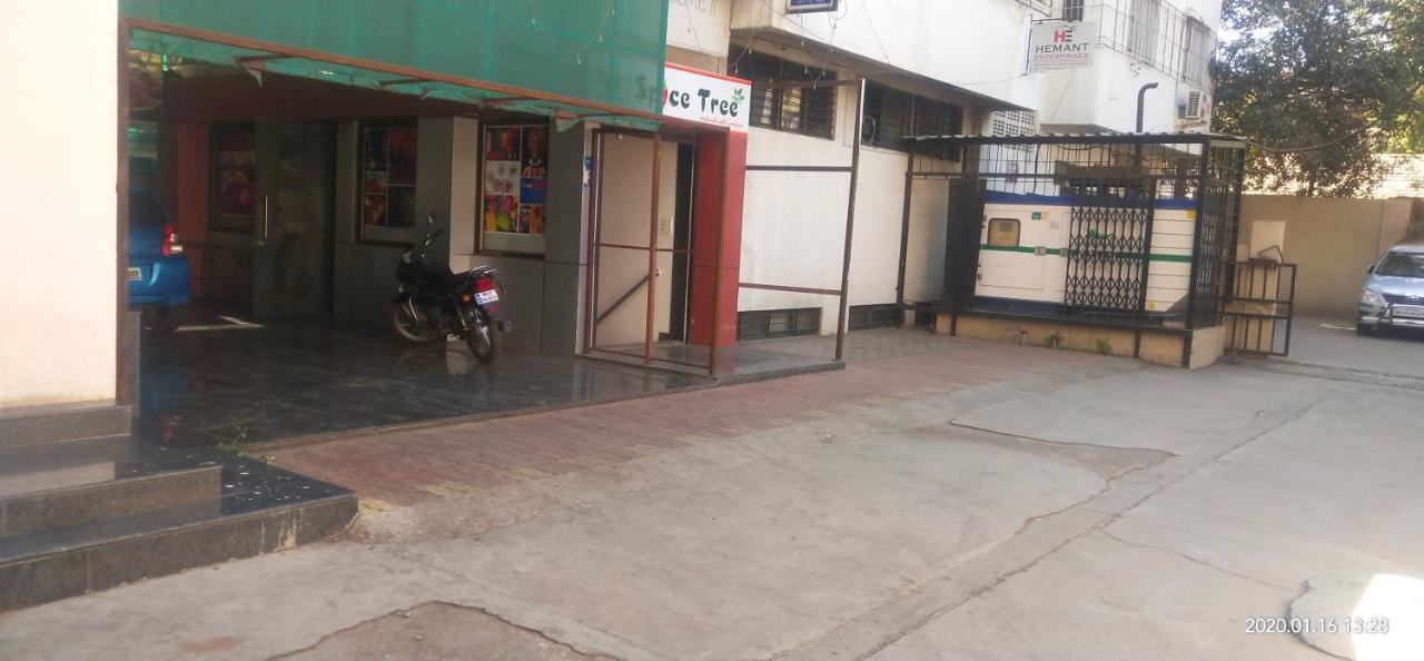 City Palace Hotel होटल सिटी पैलेस Nashik Buitenkant foto