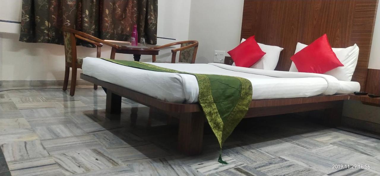 City Palace Hotel होटल सिटी पैलेस Nashik Buitenkant foto